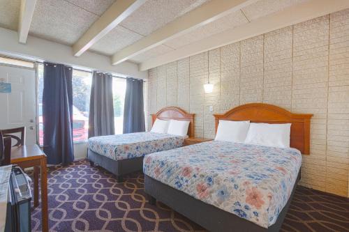 Breezewood Hotel | Sonrise Inn Lincoln Hwy By OYO
