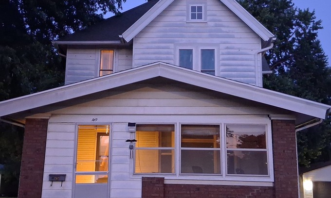 Galesburg Apartment | Soothing apartment with AC in charming Galesburg