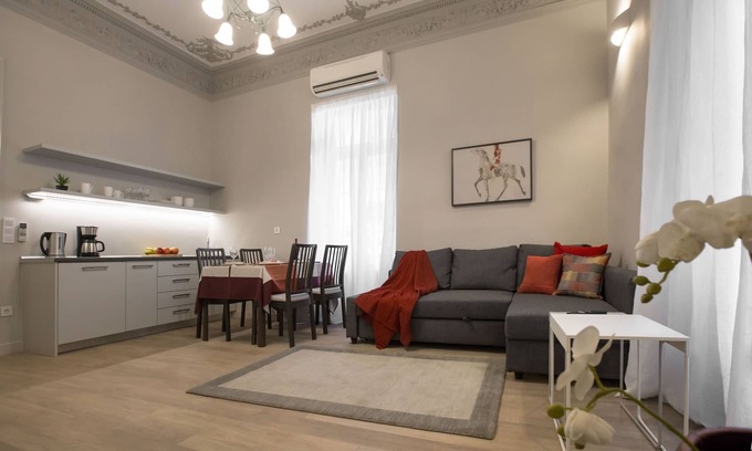 Plaka Apartment | Sophisticated apartment in Syntagma
