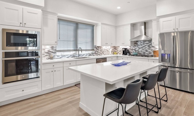 Del Obispo House | Sophisticated New Townhome - Walk to Doheny Beach & Dana Point Harbor