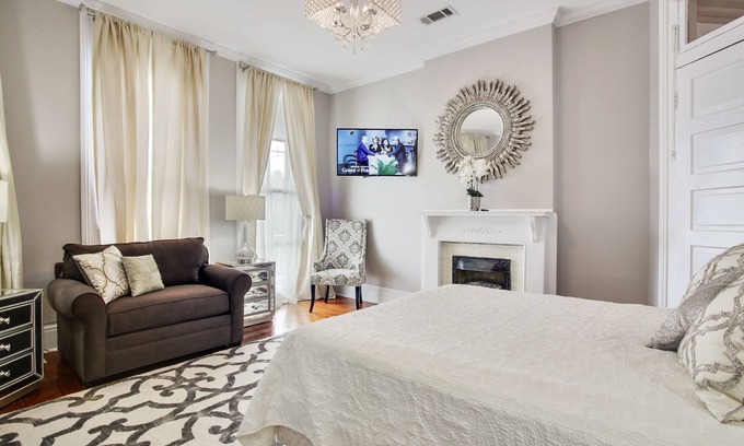 Esplanade Ridge Apartment | Sophisticated Styled Apartment 20% Monthly Rates