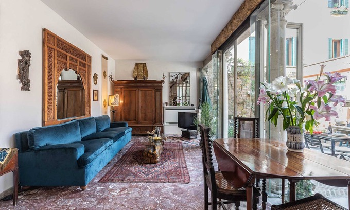 Dorsoduro House | Sophisticated Venetian House with Private Courtyard