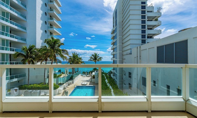 Mid Beach Hotel | Sorrento Double Ocean 2BA/3 Full BA Fontainebleau