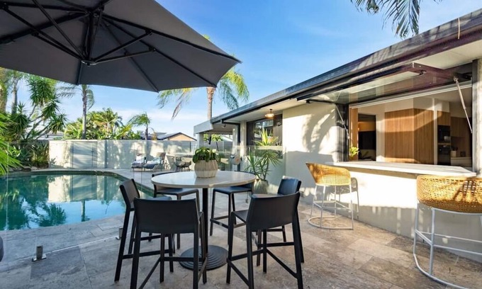 Sorrento House | Sorrento Oasis - 5BR, Gym, Pool