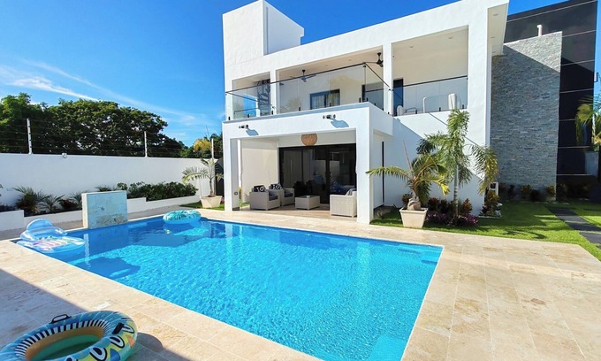 Playa Chiquita Villa | SOS 5BR Fiesta Casa + Bonus