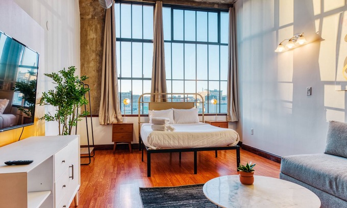 West Poplar Apartment | Sosuite at Independence Lofts - Callowhill
