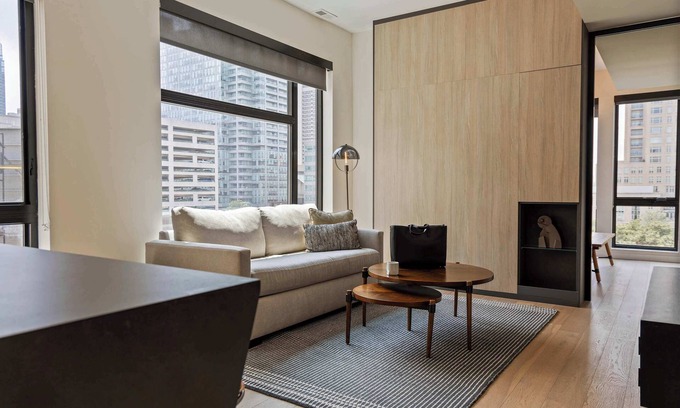 Logan Square Apartment | Sosuite | Corner 1BR Apt w Roof Deck, Gym, Laundry