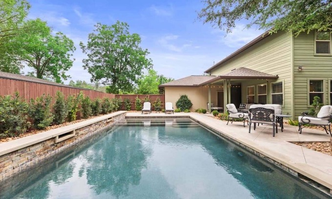 South Manchaca House | South Austin Getaway | Large Home | Private Pool