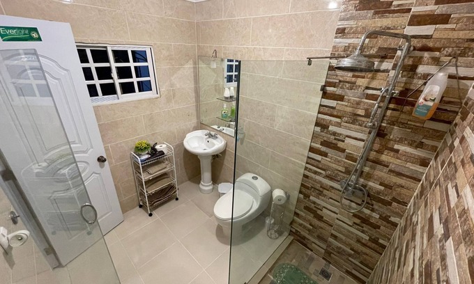 Barahona House | South Bay, Barahona