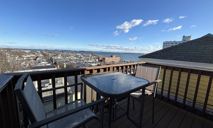 South Boston House | South Boston Victorian Single Family House with Washer & Dryer.5 mins walk beach