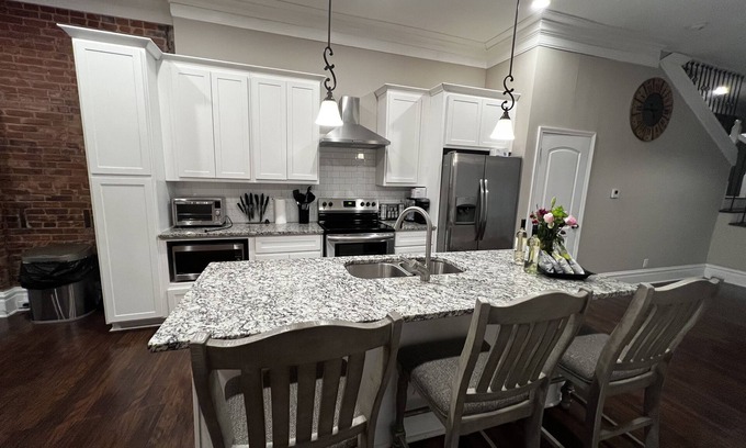 Benton Park West House | South City Historic Home w/private carport