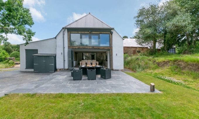 Heligan House | South Cuma - Four Bedroom House, Sleeps 10