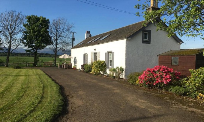 Airth House | South Doll Farm Cottage