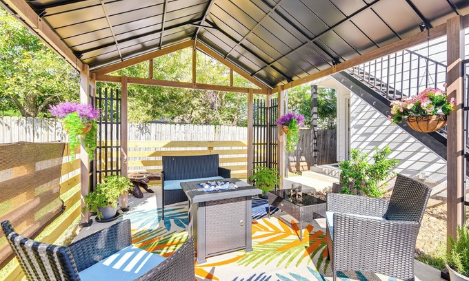 South Houston House | South Houston Townhome w/Patio & Gas Grill!