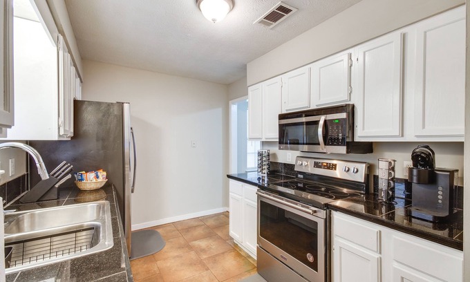 Jackson Apartment | South Jackson Corporate Retreat: 6 Mi to Dtwn
