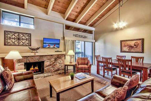 South Lake Tahoe House | South Lake Tahoe Resort - Steps to Beach & Close to Heavenly