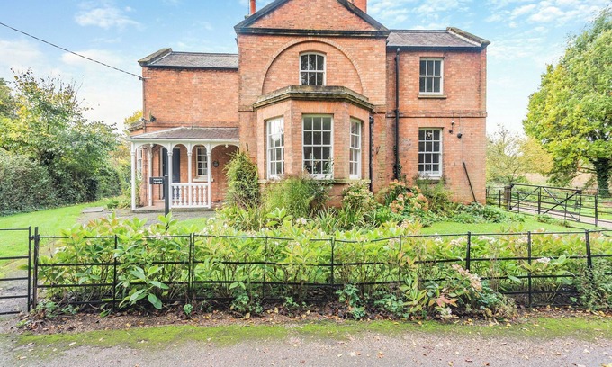 Halam Cottage | South Lodge- UK45600