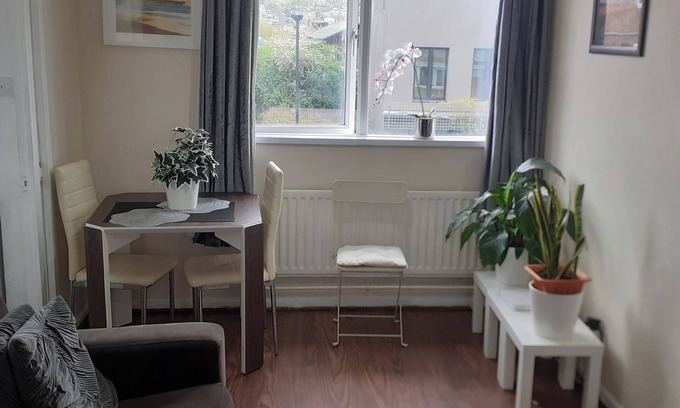 Peckham Rye Apartment | South London 1-Bed Apt, Sleeps 3, 8 mins to Tube
