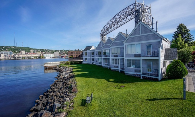 Park Point Hotel | South Pier Inn