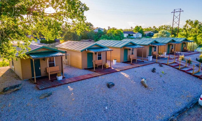 Ogallala Hotel | South Platte Cabins & Kennels