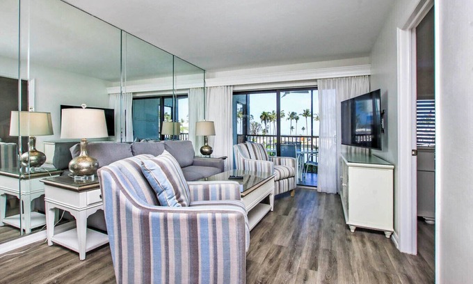 Captiva House | South Seas Marina Villa 704 - Gulf & Marina Views