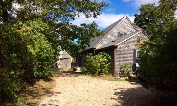 Nantucket Town House | South Shore Central -7 minutes to beach on bikes!
