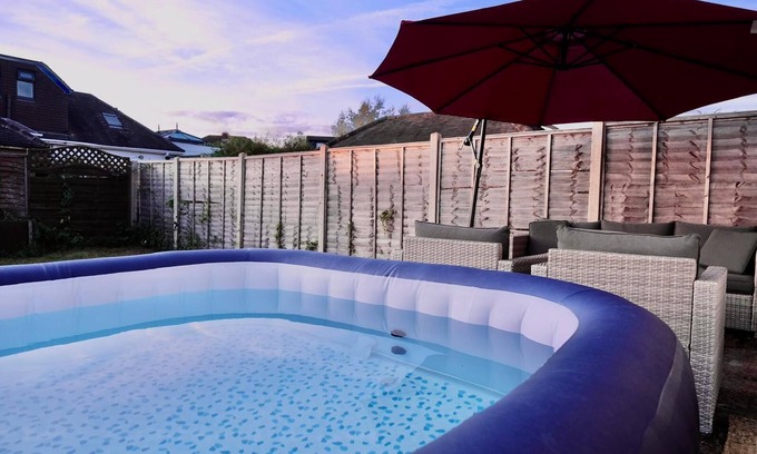 Shirley Apartment | Southampton retreat-Hot Tub-Pool-Parking