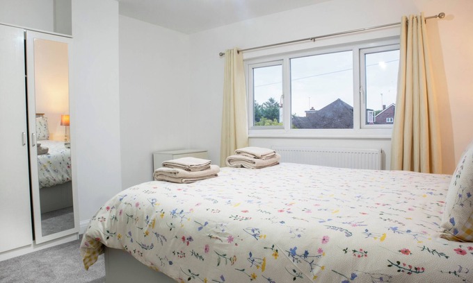 Westcliff-on-Sea House | Southend Retreat King Suite