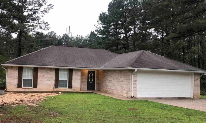 Leesville House | Southern Charm 3B/2B Brick home