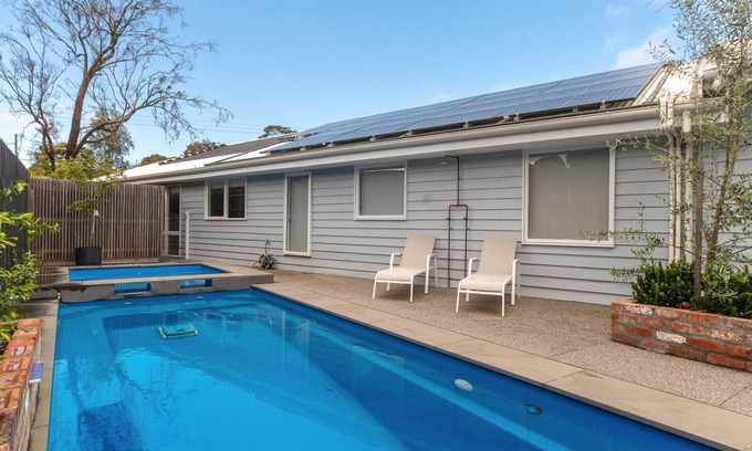 Balnarring House | Southern Comfort - Relaxing poolside indulgence
