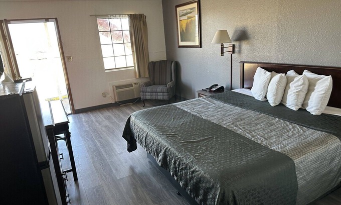 Waldron Hotel | Southern Nights Motel