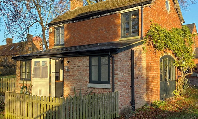 Braunston Cottage | Southfield Art Studio