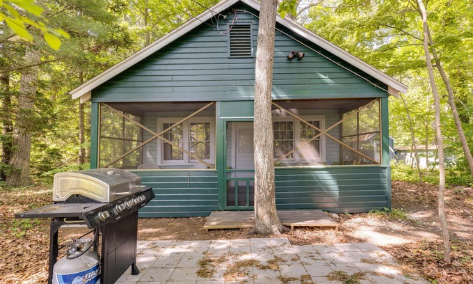 Town of Southold Town Cottage | Southold Cottage w/Patio & Grill - Walk to Beach!