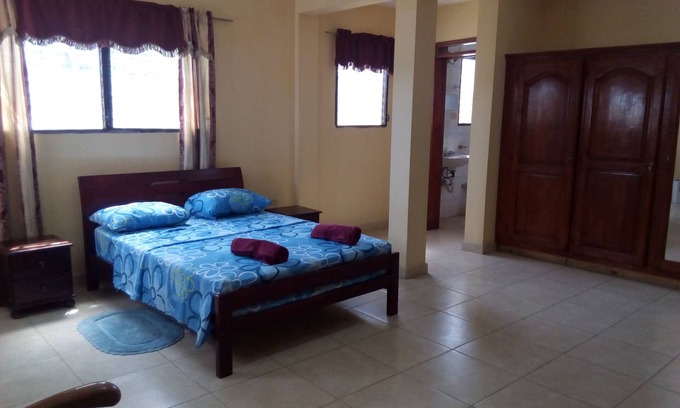 Petionville Apartment | Souvenir House: 24h elect, AC, Wifi, Tv cable, Security agents