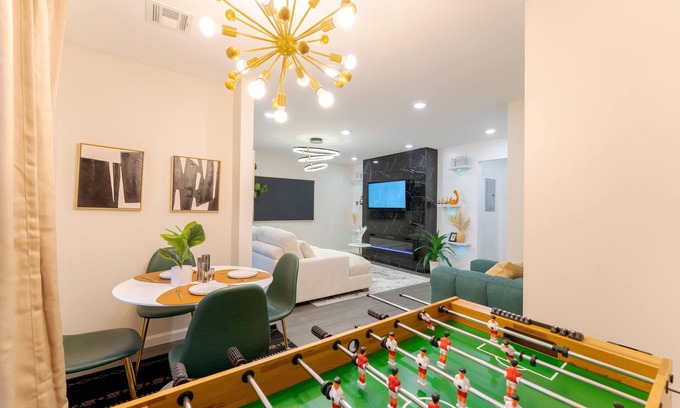 East Orange House | Sovereign Cottage-Parking , Self Check-in & Wifi