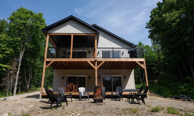 Chute-Saint-Philippe Ski Chalet | Spa and Lakefront | Oasis des chutes