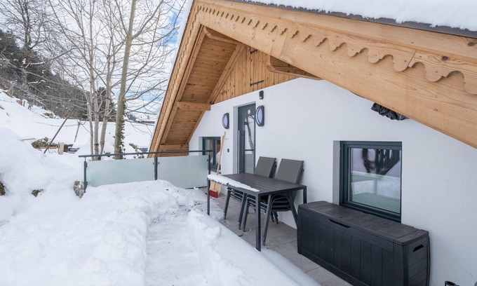 Schonbach Apartment | Spacious apartment with private terrace