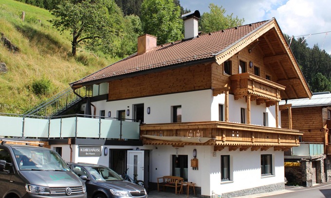 Schonbach House | Spacious holiday home with lots of privacy