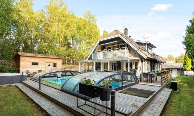 Skalby Villa | Spa Villa in Stockholm - Pool, Jacuzzi, Sauna & Gym