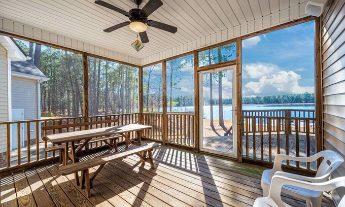 Olivia House | Spaceous Lake-front Family Home