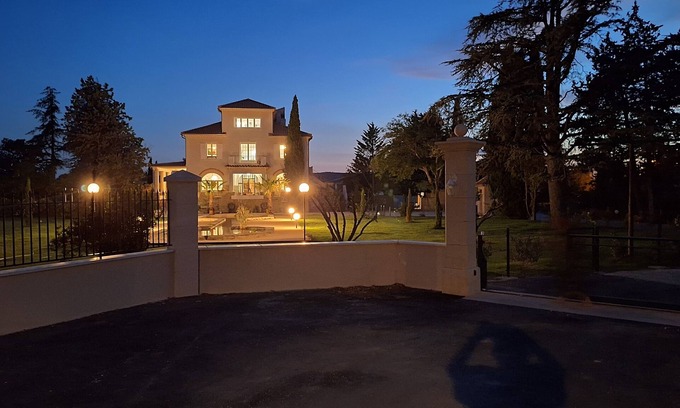 Sainte-Cecile-les-Vignes House | Spacious, air-conditioned mansion, Large private pool15x6, Large park.