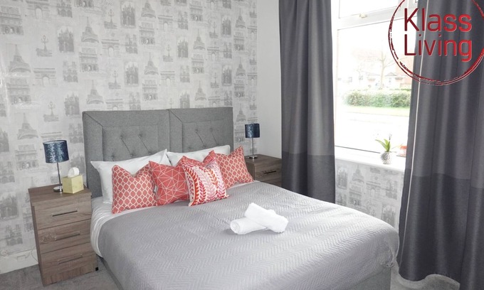 Bellshill Apartment | Spacious 1 bedroom apartment with good motorway links.