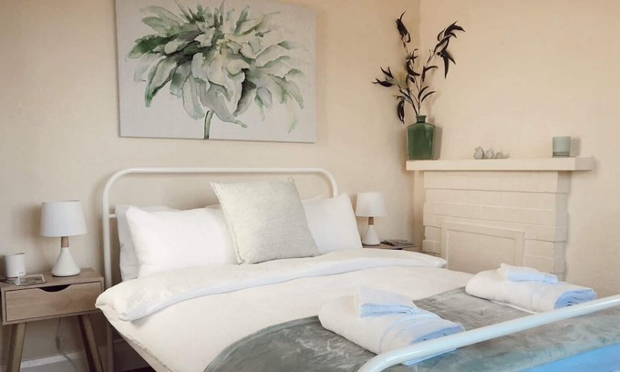 Trevallyn House | Spacious 1 Bedroom Accommodation With Beautiful Views