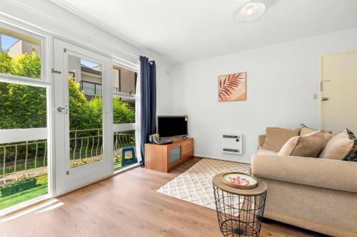 Glenroy Apartment | Spacious 1-Bedroom Apartment with Car Space