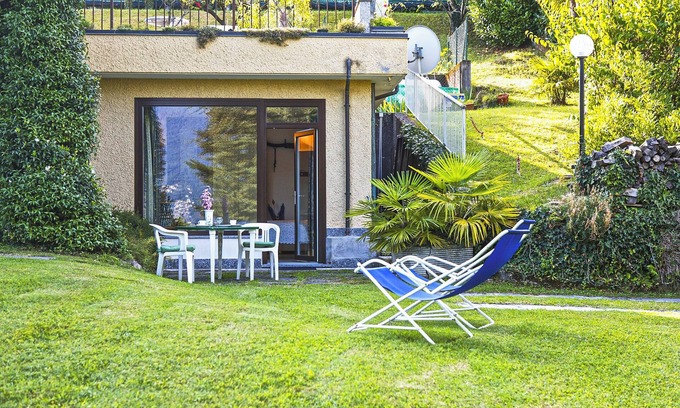 Porto Valtravaglia Apartment | Spacious 1-room apartment with about 1. 300 m² large well-kept garden plot