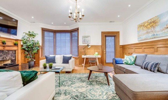 Yorkville Apartment | Spacious 1BR Executive Style Suite - King Bed