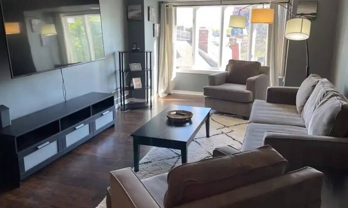 Trinity Vicinity Condo | Spacious 2 Bed 2 Full Bath Condo w/WIFI & Parking Sleeps 5