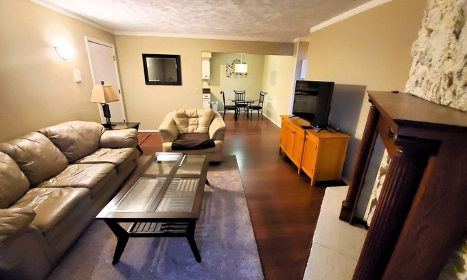 Bloomington Condo | Spacious 2 Bed Condo, Pet Friendly