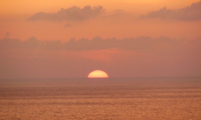Melanos House | Spacious 2 Bed House with amazing sea views, new aircon & wifi - Great location!