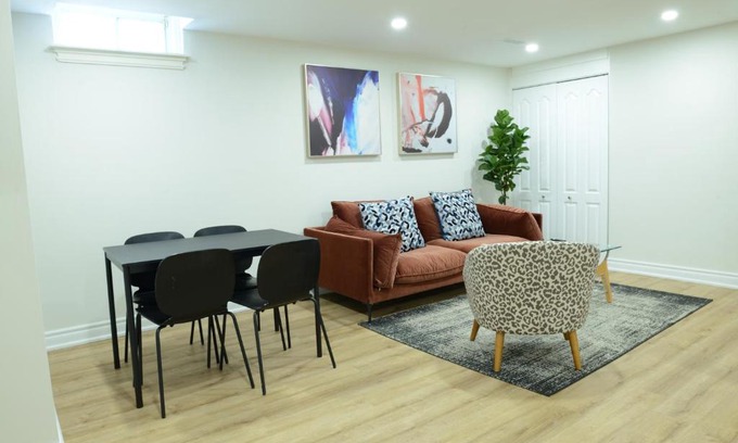 Richmond Hill Apartment | Spacious 2-Bed-Room near Yonge & Major Mackenzie